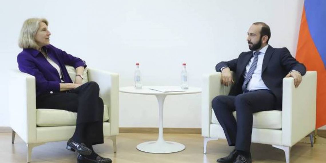 Арарат Мирзоян проинформировал помощника госсекретаря США об армяно-турецких отношениях