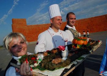 Во время фестиваля толмы будет приготовлена 150-метровая толма