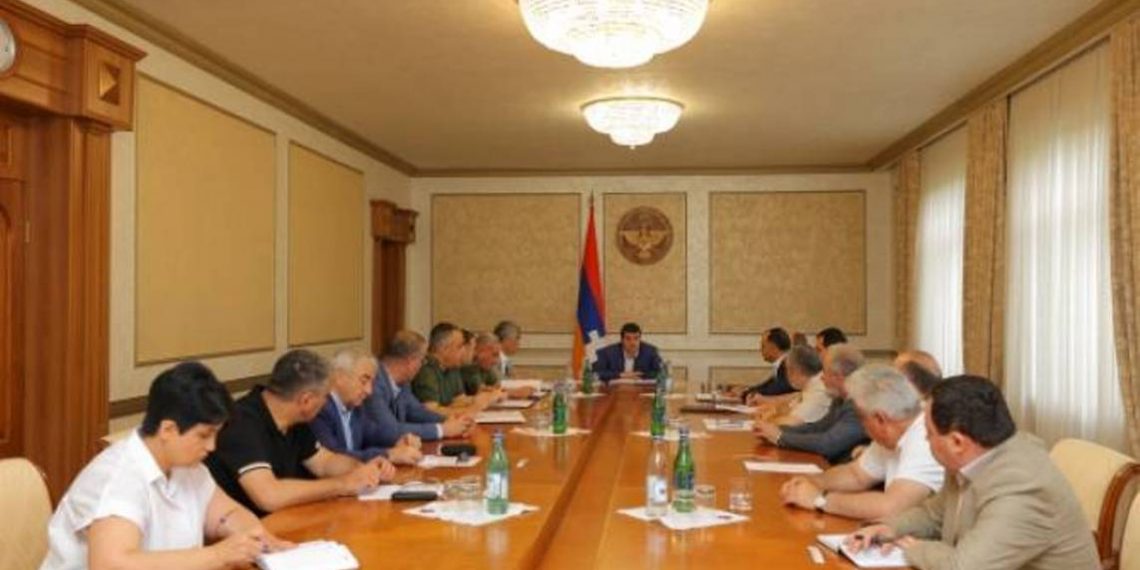 Президент Арцаха Араик Арутюнян созвал расширенное заседание Совета безопасности