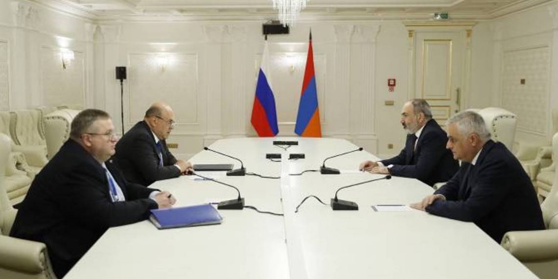 Пашинян и Мишустин обсудили вопросы региональной коммуникации