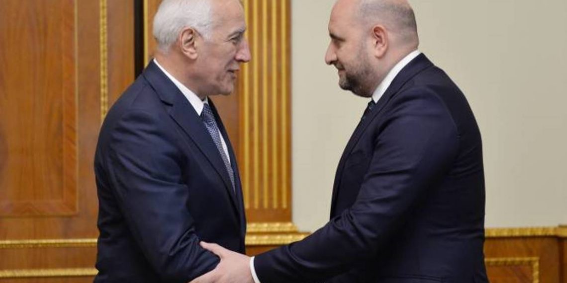 Президент и глава ЦБ Армении обсудили риски колебаний курса валют