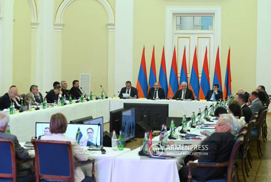 Премьер-министр принимает участие в заседании СП Всеармянского фонда «Айастан»