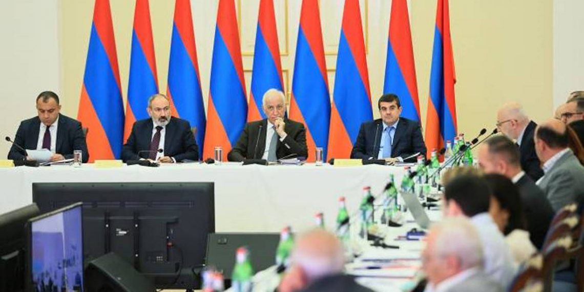 Усилиями всех армян в Арцахе ведутся масштабные работы по строительству жилья. Араик Арутюнян