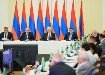 Усилиями всех армян в Арцахе ведутся масштабные работы по строительству жилья. Араик Арутюнян