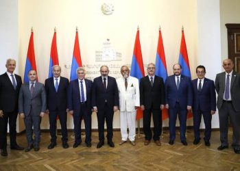 Премьер-министр принял представителей Центрального правления партии Рамкавар Азатакан