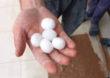 Град, выпадавший около 40 минут в верхнем подрайоне Мартакерта в Арцахе, причинил материальный ущерб