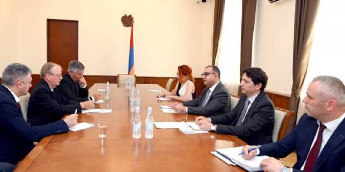 Тигран Хачатрян подчеркнул важность регулярных встреч с представителями АБР