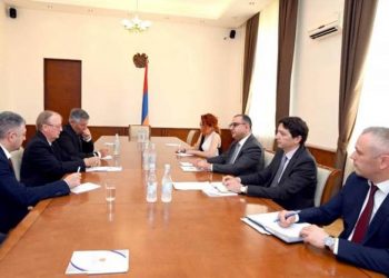 Тигран Хачатрян подчеркнул важность регулярных встреч с представителями АБР