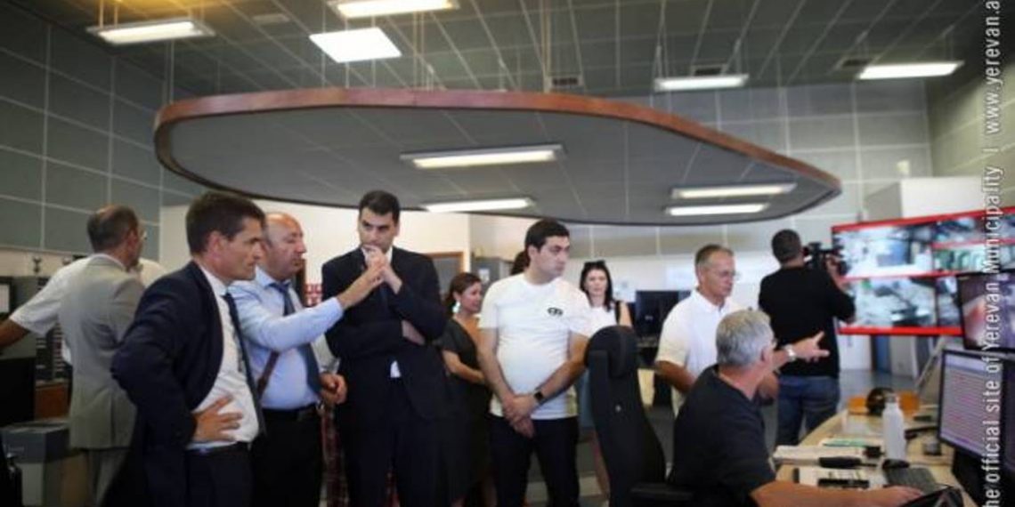 Мэр Еревана посетил Центр управления транспортом Марселя