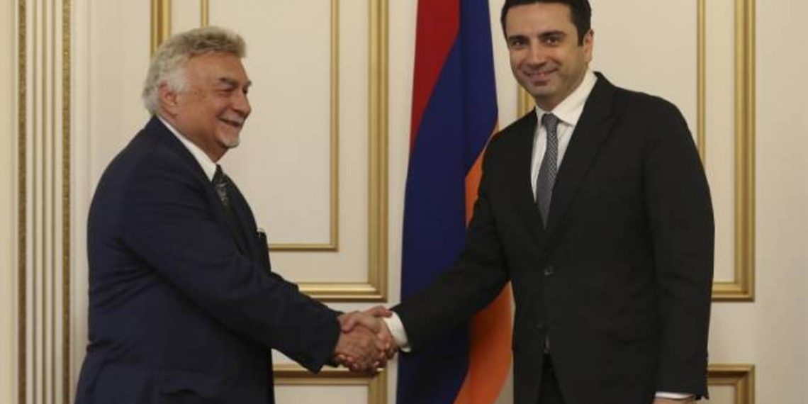 Ален Симонян принял делегацию, возглавляемую председателем Центрального правления партии «Рамкавар Азатакан»