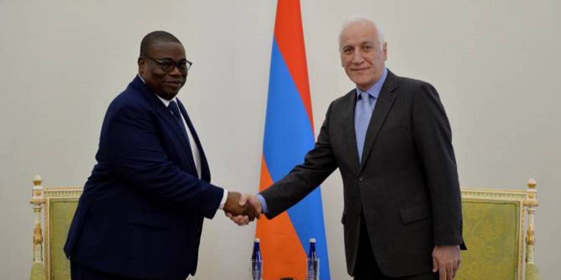 Президент Ваагн Хачатурян принял верительные грамоты новоназначенного посла Бенина