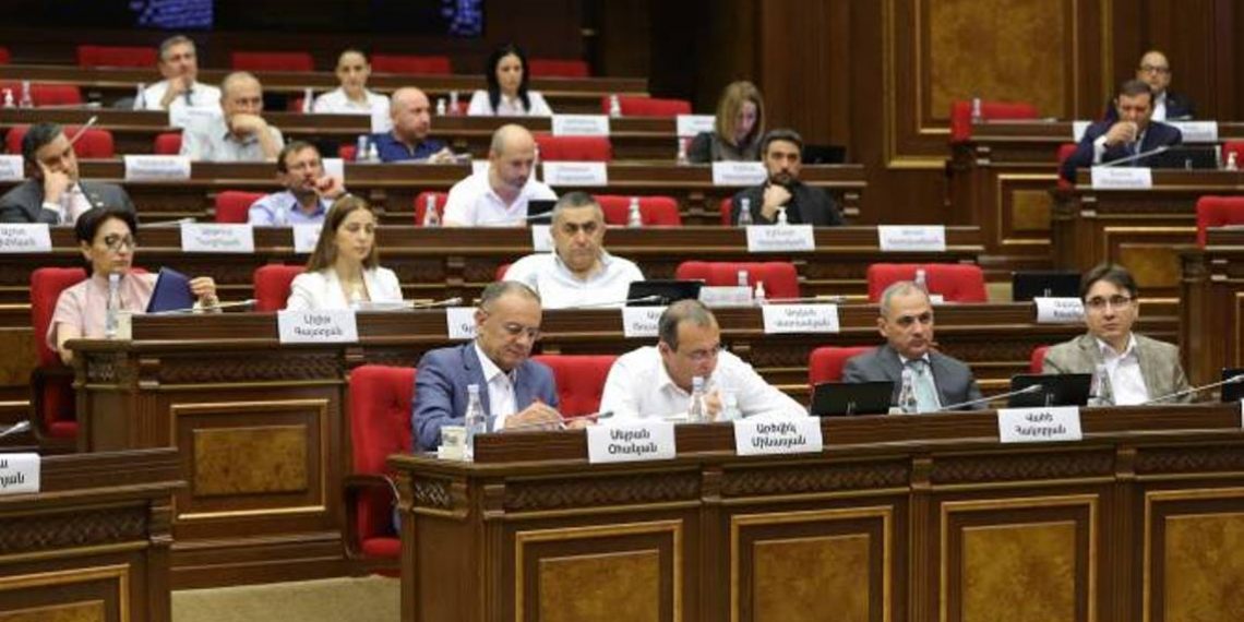 Правящая партия инициировала внеочередное заседание НС по вопросу лишения Сагателяна и Акопяна занимаемых должностей
