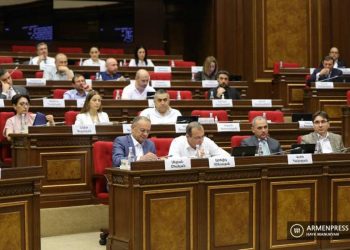 Правящая партия инициировала внеочередное заседание НС по вопросу лишения Сагателяна и Акопяна занимаемых должностей