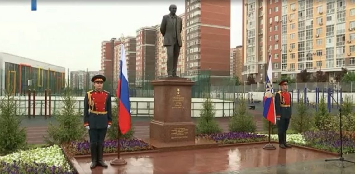 А в Москве — разведчику-нелегалу Геворгу Вартаняну