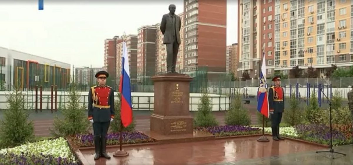 А в Москве — разведчику-нелегалу Геворгу Вартаняну