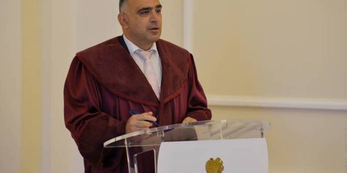 В резиденции президента Армении состоялась церемония приведения судей к присяге