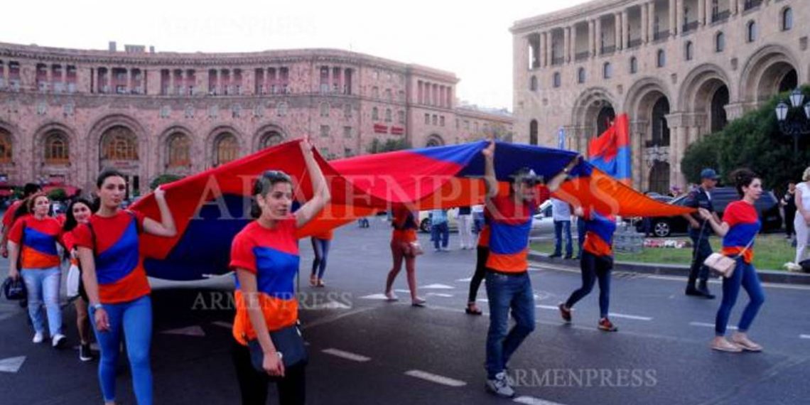 Армения отмечает День Конституции