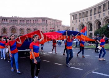 Армения отмечает День Конституции