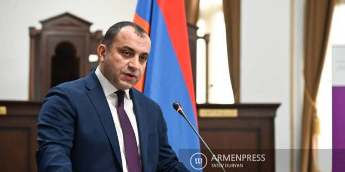 Арман Диланян направил поздравительное послание по случаю Дня Конституции