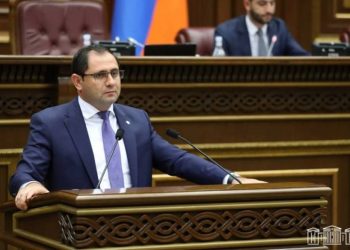 Министр обороны сослался на дискуссии о том, якобы предпринимается попытка подчинить Вооруженные Силы министру