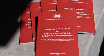 В Степанакерте состоялась презентация книги главы МИД Арцаха «Арцахский вопрос и внешняя политика Республики Арцах»