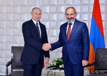 Никол Пашинян провел телефонный разговор с Владимиром Путиным