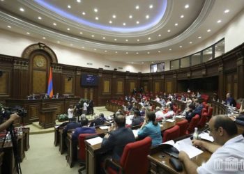 Национальное собрание продолжает работу внеочередного заседания