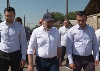 Пашинян ознакомился в общине Овтамеч с работами по благоустройству — в рамках субвенций