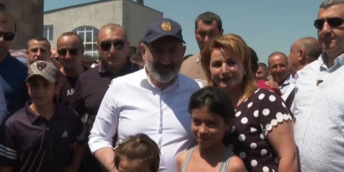 Помогите нам — помочь вам. Пашинян договорился с обратившимися к нему сельчанами