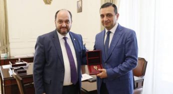 Ректор Ереванского государственного медицинского университета награжден памятной медалью премьер-министра Армении