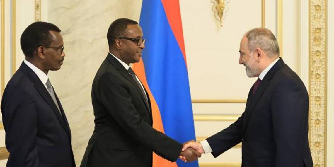Премьер-министр Пашинян принял министра иностранных дел и международного сотрудничества Руанды
