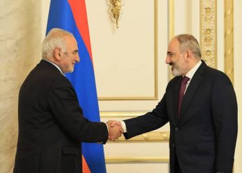 Премьер-министр Пашинян принял французского политического деятеля армянского происхождения Жоржа Кепенекяна