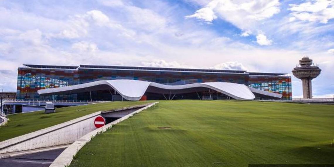 В МЧС поступил сигнал о том, что международный аэропорт «Звартноц» заминирован