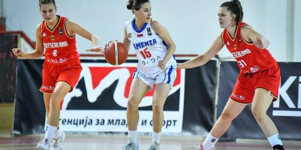 Баскетбольные команды разных возрастов продолжают выступать в первенстве Европы