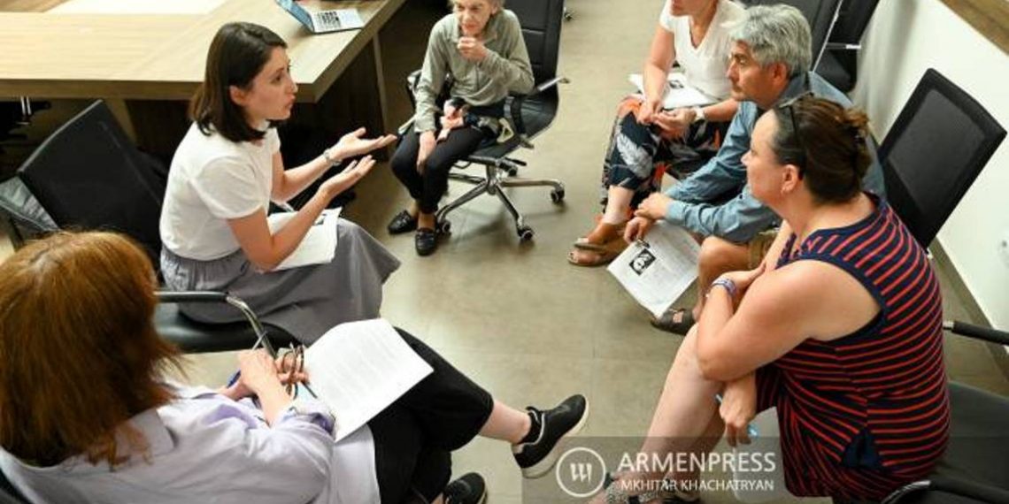 В Армении проходят обучение 15 учителей из США: они будут преподавать историю Геноцида армян в своей стране