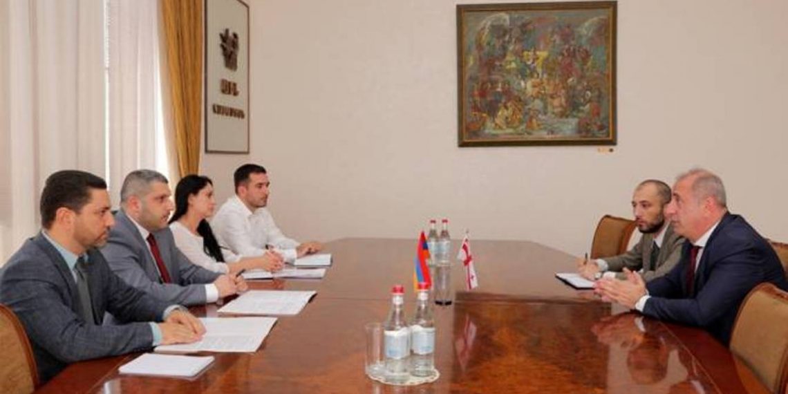 Министр ЧС Армении и временный поверенный в делах посольства Грузии обсудили текущие и предстоящие программы