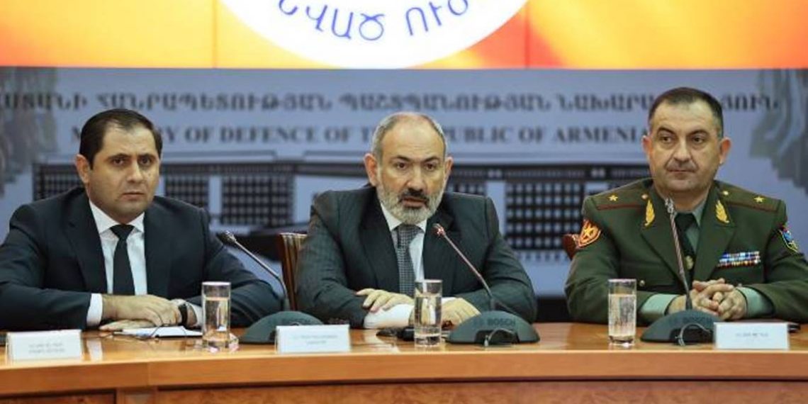 Премьер-министр Пашинян представил высшему командному составу ВС новоназначенного начальника Генерального штаба ВС