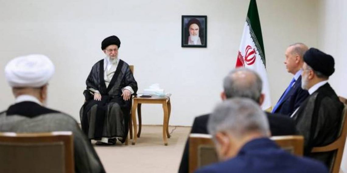 Иран будет выступать против политики блокировки своей границы с Арменией: Аятолла Али Хаменеи