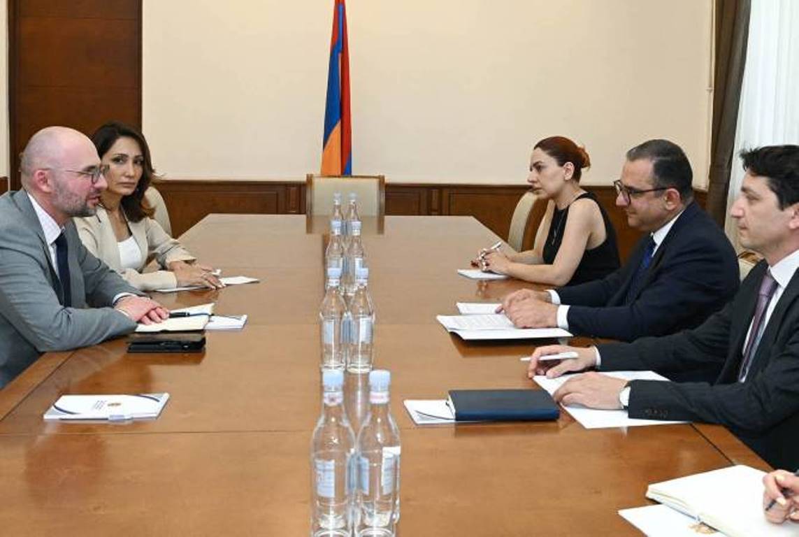 Министр финансов Армении принял главу регионального представительства ЕИБ на Южном Кавказе
