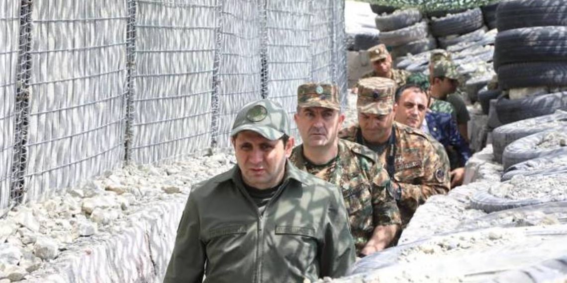 Министр обороны Армении посетил восточную пограничную зону и ознакомился с работами по благоустройству линии фронта