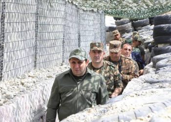 Министр обороны Армении посетил восточную пограничную зону и ознакомился с работами по благоустройству линии фронта