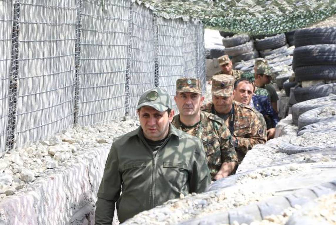 Министр обороны Армении посетил восточную пограничную зону и ознакомился с работами по благоустройству линии фронта