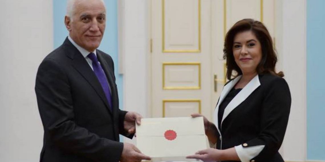 Ваагну Хачатуряну вручила верительные грамоты новоназначенный посол Албании