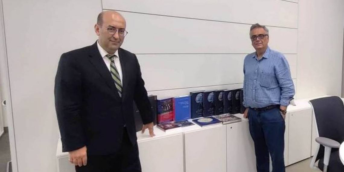 Посол Мкртчян передал в дар Национальной библиотеке Греции книги о Геноциде армян и истории армянского народа