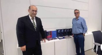 Посол Мкртчян передал в дар Национальной библиотеке Греции книги о Геноциде армян и истории армянского народа