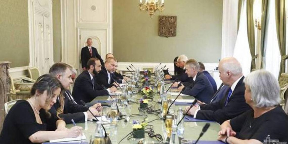 Министр ИД Армении представил председателю Сената Чехии вопрос армянских военнопленных в Азербайджане