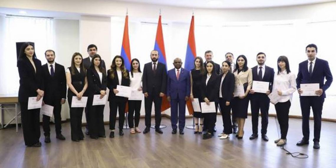 Выпускники Дипломатической школы стали основой нашей внешнеполитической службы: глава МИД Армении