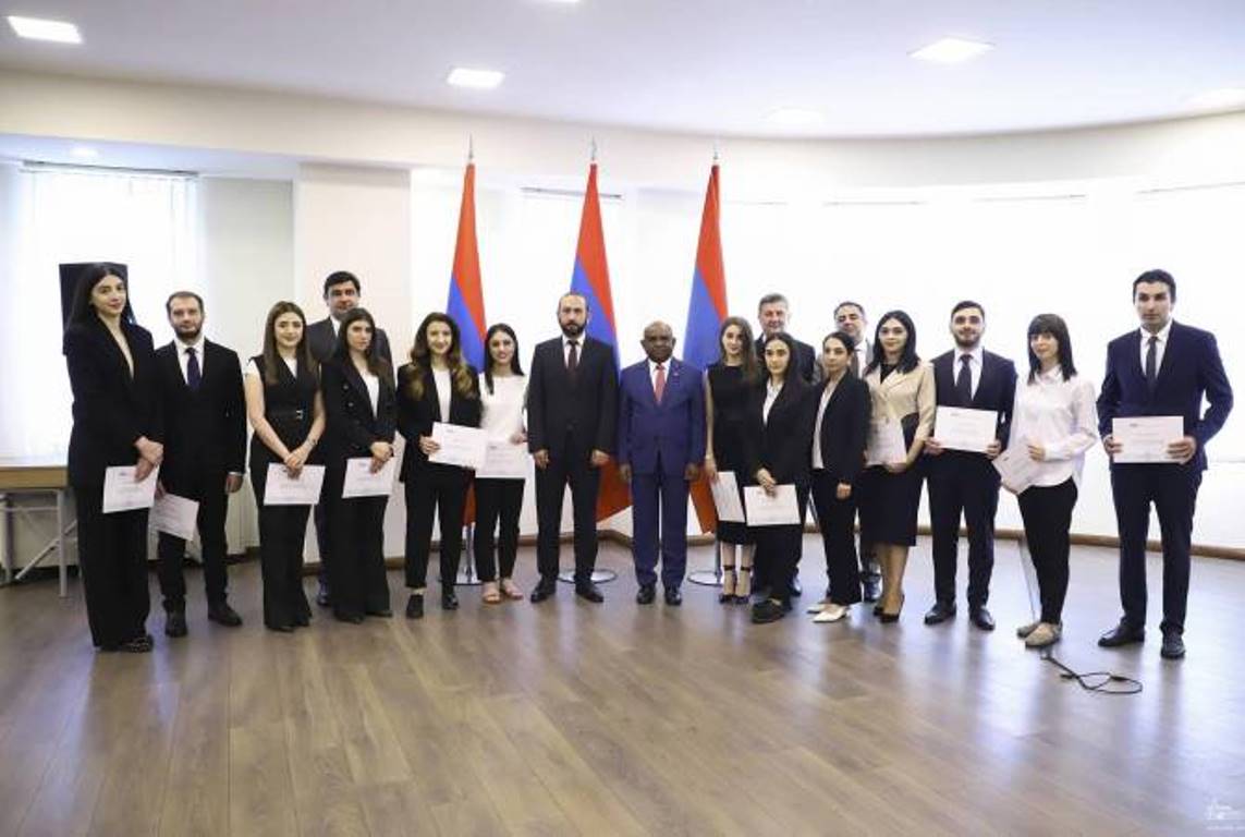 Выпускники Дипломатической школы стали основой нашей внешнеполитической службы: глава МИД Армении