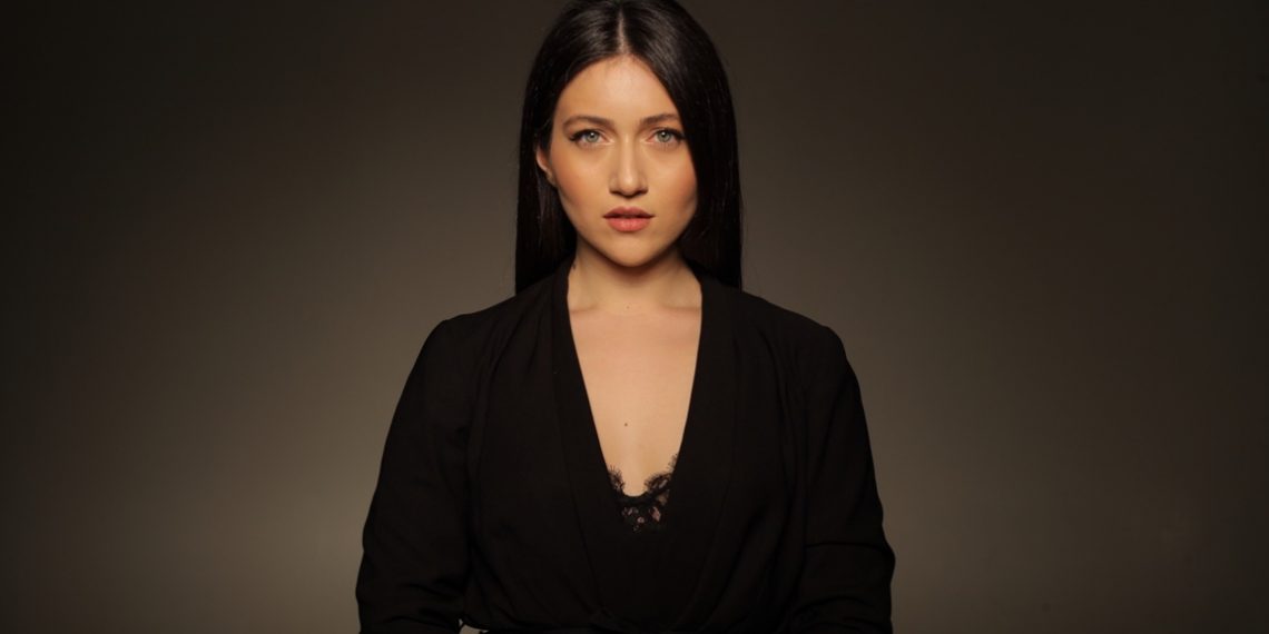 Армянская певица заключила контракт с одним из самых влиятельных мировых агентств