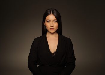 Армянская певица заключила контракт с одним из самых влиятельных мировых агентств